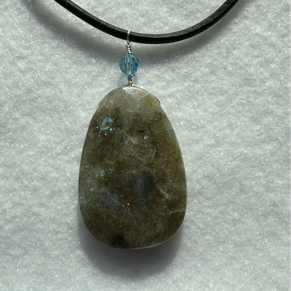 Artisan Blue Gray Labradorite Gem Pendant on Black Leather Cord Necklace NEW - Picture 8 of 16